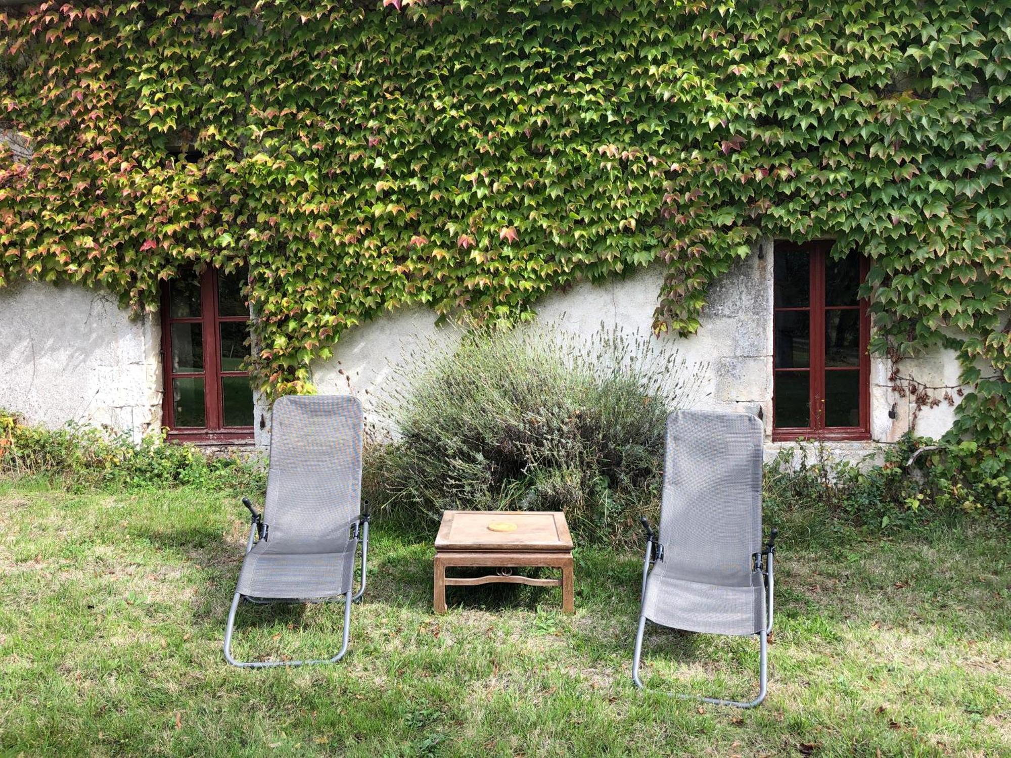 Gite De L'Edelinie Nanteuil-Auriac-de-Bourzac Exterior foto